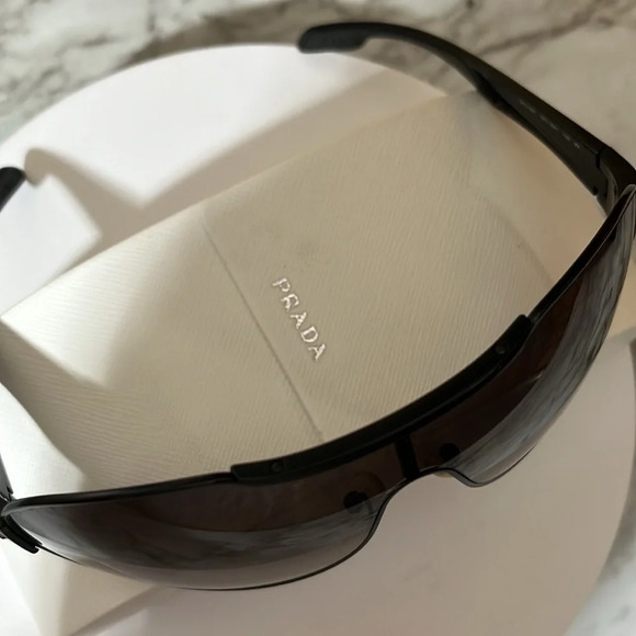 PRADA MENS/WOMENS AVIATOR SUNGLASSES WITH HARD CASE - Picture 16 of 16